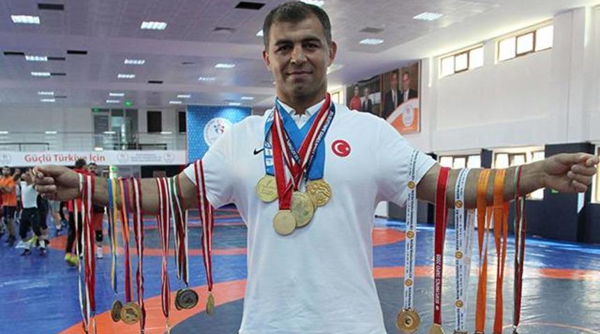 Sırtı minder görmeyen şampiyon