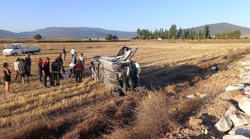 Denizli'de devrilen hafif ticari araçtaki 6 kişi yaralandı
