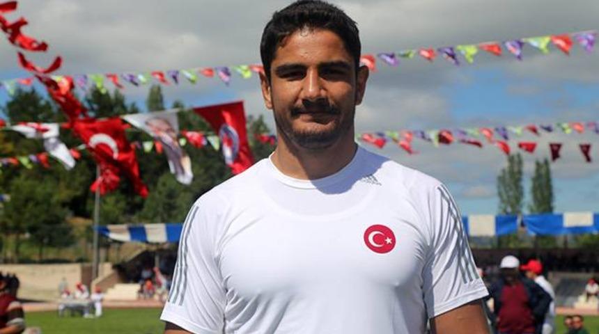 Taha Akg&uuml;l 3. kez d&uuml;nya şampiyonu olmayı hedefliyor