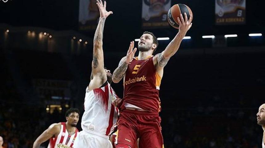 Vladimir Micov Armani Milano'da