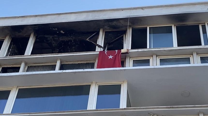 Kadıköy’de apartman dairesi alev alev yandı