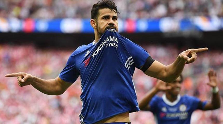 Beşiktaş taraftarı Diego Costa'nın evinin &ouml;n&uuml;ne 'Come to Beşiktaş' yazdı