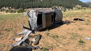 Derebucak’ta otomobil tarlaya devrildi: 2 yaralı