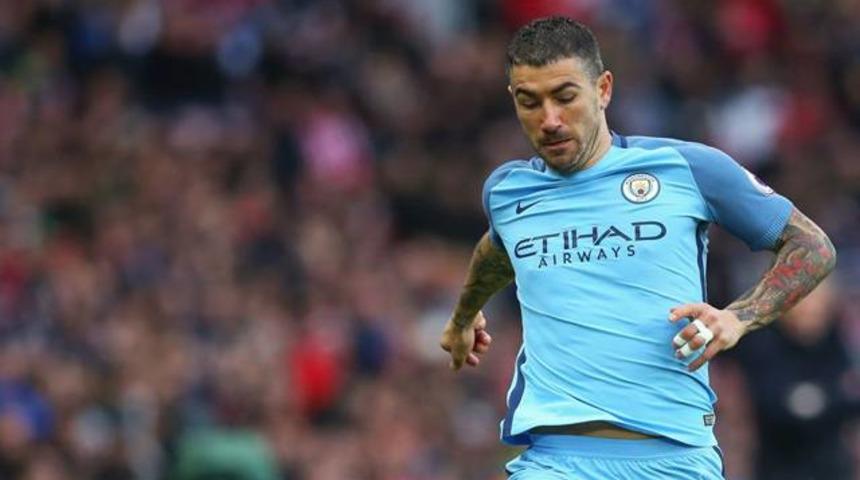 Adriano giderse Kolarov gelecek!