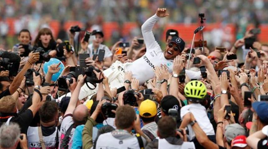 Hamilton evinde kazandı