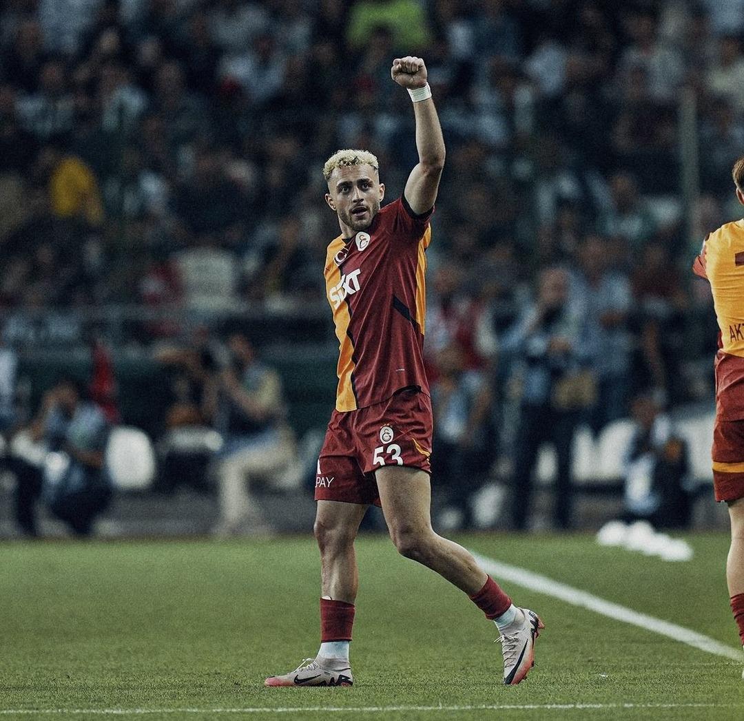Galatasaray ın yıldız ismi Barış Alper Yılmaz için sıcak gelişme yaşanıyor! Başkan Dursun Özbek le görüşen yıldız oyuncu ayrılık için ısrar etti... Neom ile anlaşma çok yakın 1