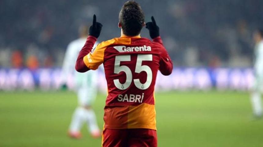 Sabri Sarıoğlu G&ouml;ztepe ile el sıkıştı