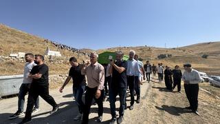 Hakkari'deki trafik kazasında ölen aynı aileden 5 kişinin cenazeleri toprağa verildi