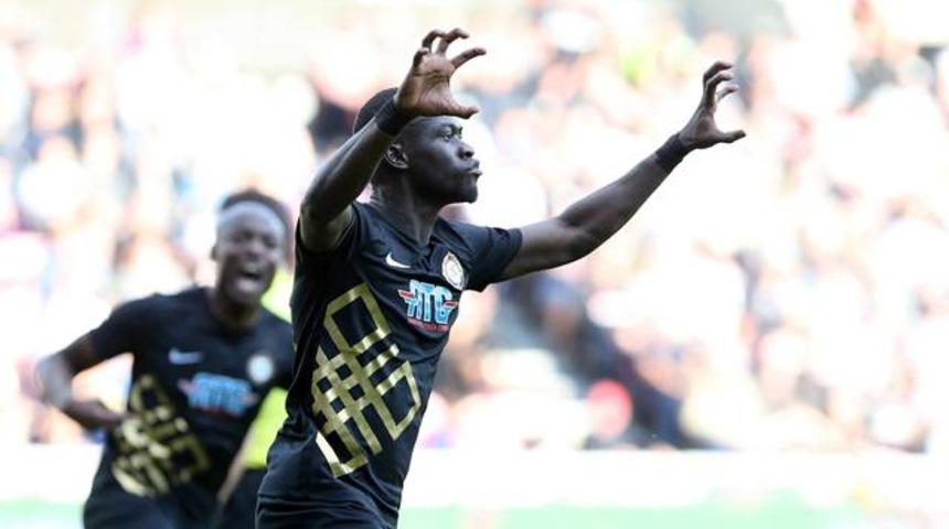 Galatasaray'dan N'Diaye bombası!