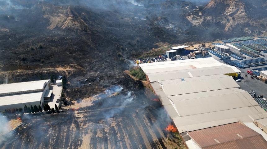 Manisa'da otluk ve makilik alanda çıkan yangın kontrol altına alındı