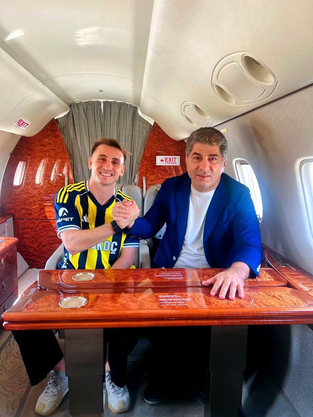 Fenerbahçe nin yeni transferi Kerem Aktürkoğlu nun İstanbul a geliş saati belli oldu! Yıldız futbolcu 21.00 sularında İstanbul da...  3