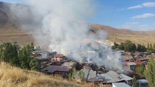 Erzurum’da köyde çıkan yangında 15 ev kullanılamaz hale geldi