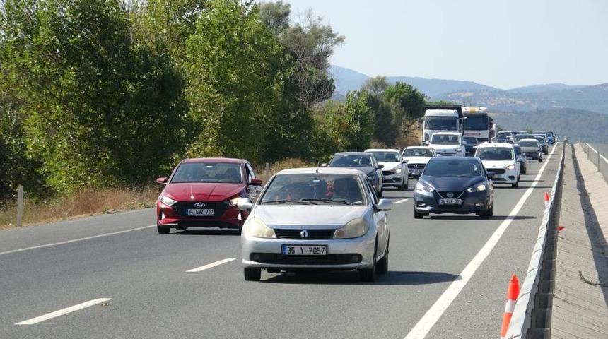 Balıkesir'de yaz tatili bitti, trafik yoğunluğu başladı