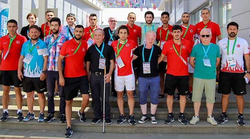 G&ouml;rme engelli sporculardan işitme engelli sporculara destek