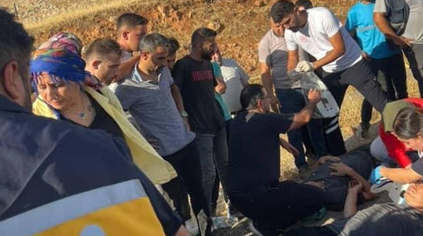 Seyir halindeki aracın tekeri patladı: Baba ve oğlu yaralandı