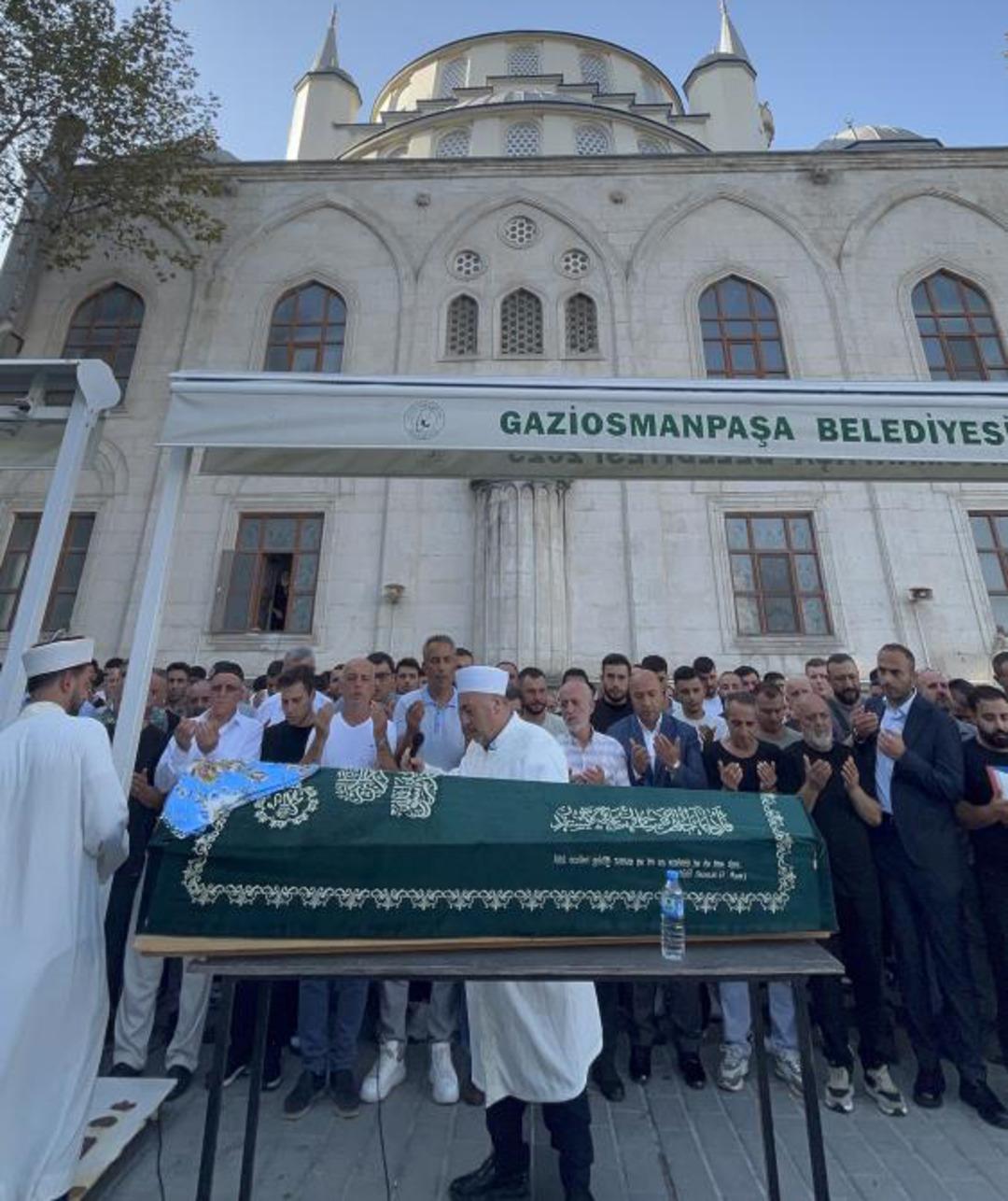 Boğaziçi Üniversitesi nde öldürülen 15 yaşındaki Hilal son yolculuğuna uğurlandı 1