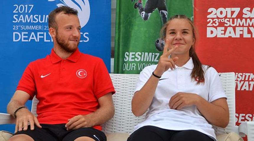 Gol&uuml; koklayan adam