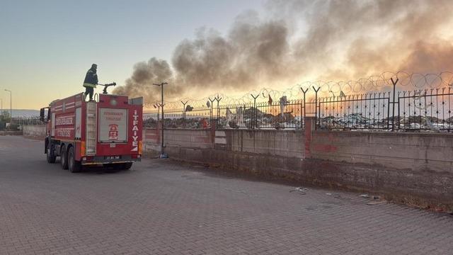Diyarbakır'da Mega Sanayi Sitesi çöplüğünde yangın