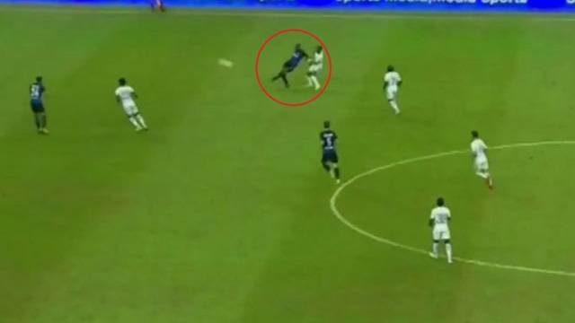 Kondogbia orta sahadan kendi kalesine gol attı