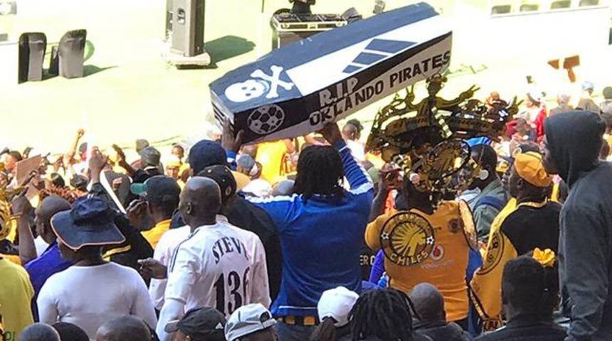 Kaizer Chiefs-Orlando Pirates derbisinde 2 kişi &ouml;ld&uuml;