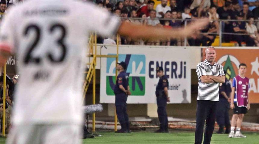 Beşiktaş'ta Sergen Yalçın'dan kötü başlangıç! Alanya deplasmanında 2-0'lık mağlubiyet...