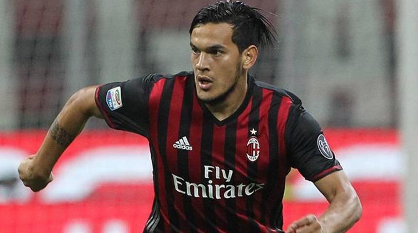 Fenerbah&ccedil;e Kjaer'in yerine Gustavo Gomez'i alacak