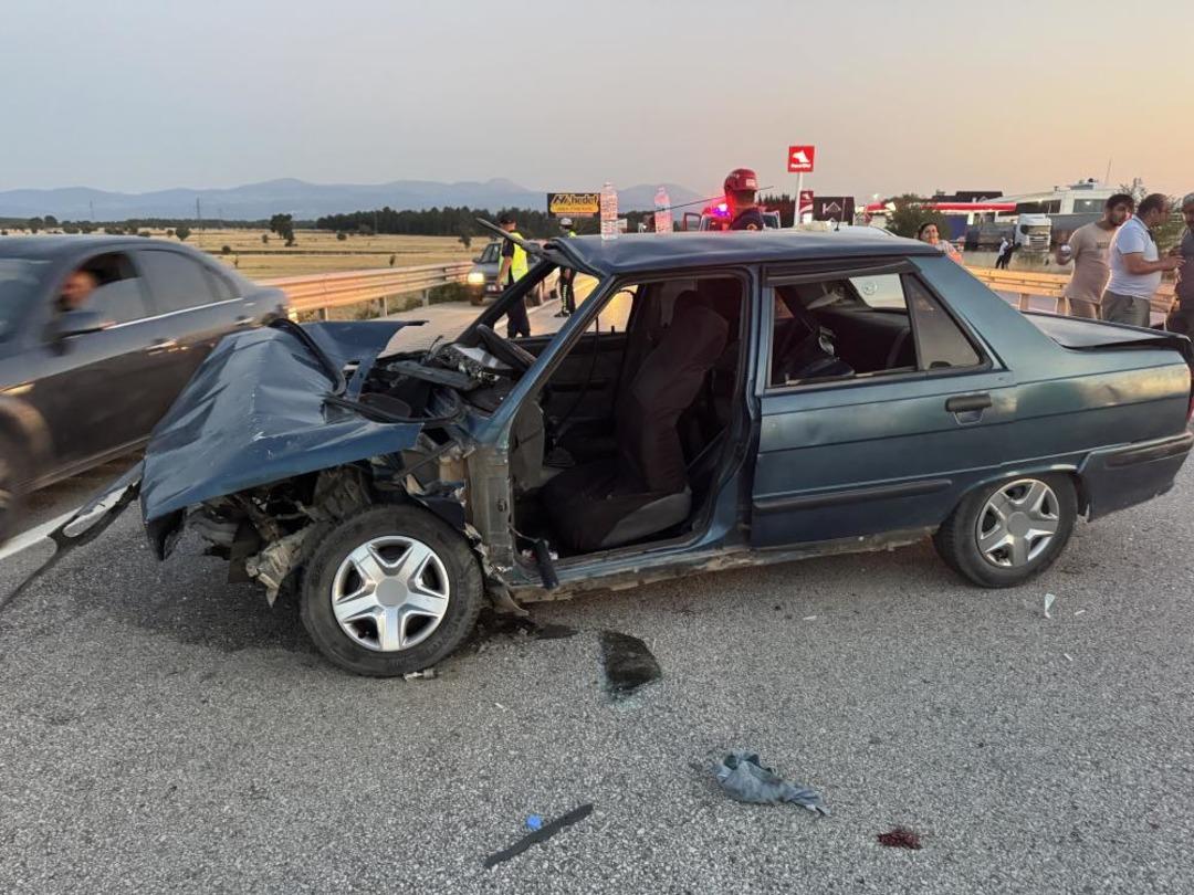 Kastamonu da otomobil bariyerlere çarptı: 2 si ağır 5 yaralı 1