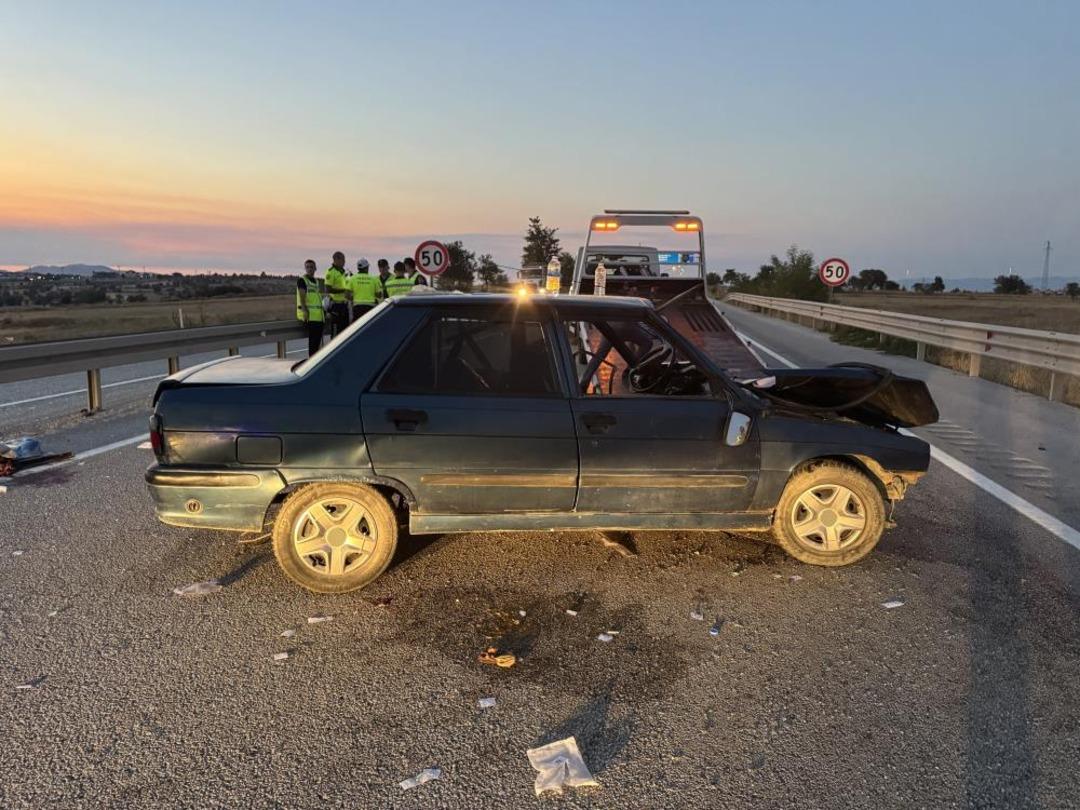 Kastamonu da otomobil bariyerlere çarptı: 2 si ağır 5 yaralı 2