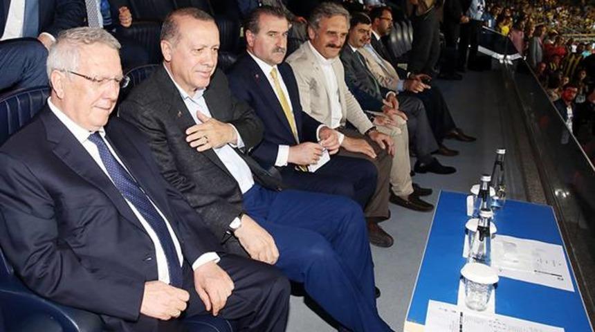 Erdoğan'ın İzmir Marşı tepkisini Aziz Yıldırım a&ccedil;ıkladı