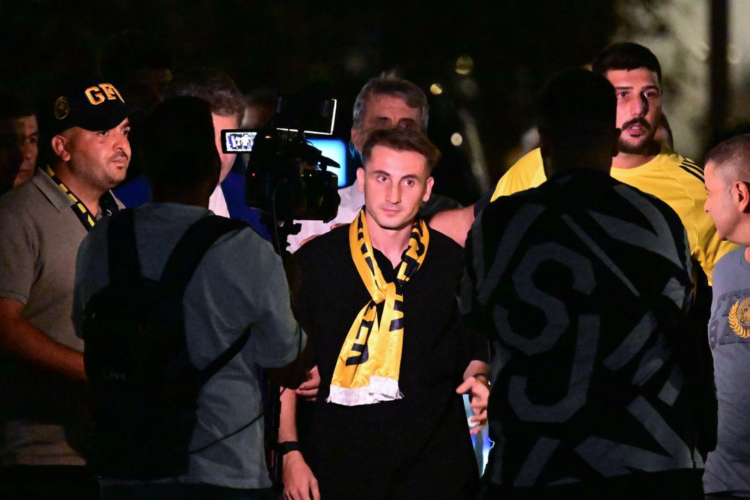 Ayağının tozuyla ortalığı karıştıran sözler! Kerem Aktürkoğlu nun açıklamalarına sert tepki: "Boşuna dayak yemedi! Yediğin tabağa tükürüyorsun, utan!" 5