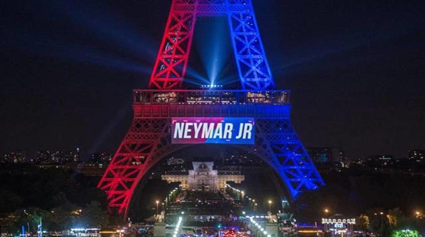 Eyfel Kulesi Neymar i&ccedil;in ışıklandırıldı