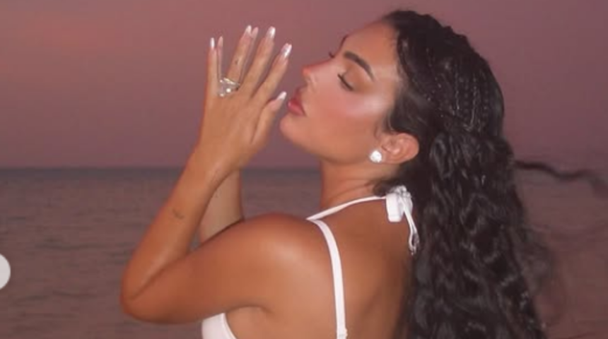 Ronaldo’nun nişanlısı Georgina Rodriguez her yerde yüzüğünü gösteriyor! 