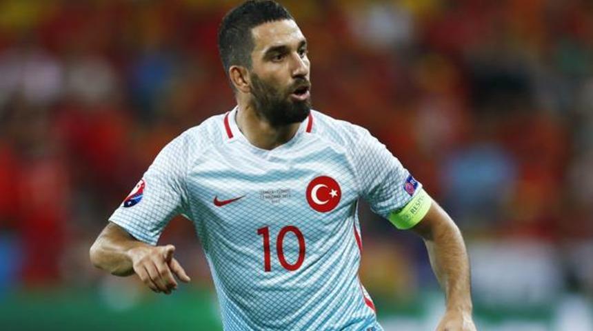 Mircea Lucescu Arda Turan'ı Milli Takım i&ccedil;in ikna etti