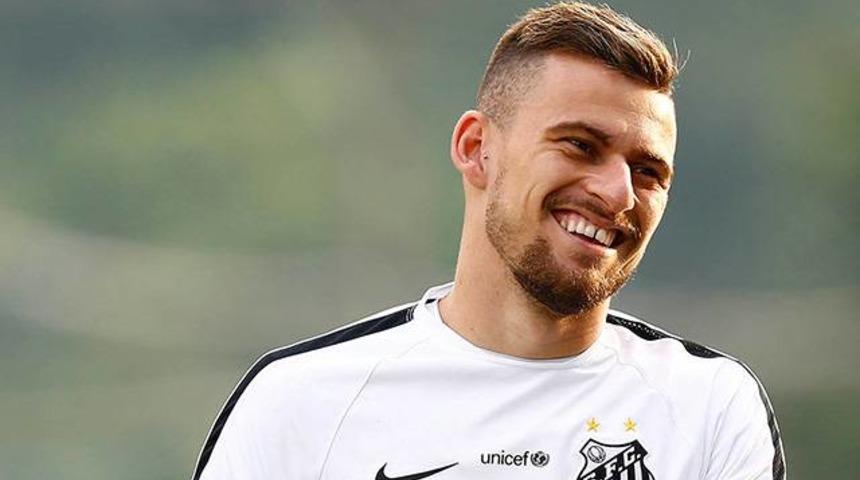 Lucas Lima Santos'ta kalmak istediğini a&ccedil;ıkladı