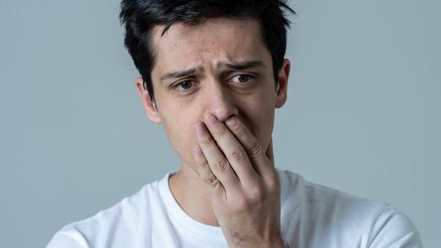 Ağızda metalik tat neyin belirtisi olabilir? Ağızda metalik tadın sebepleri