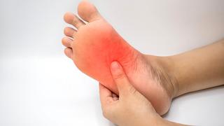 Ayaklarda yanma hissi neden olur? Ayakta yanma hissinin nedenleri