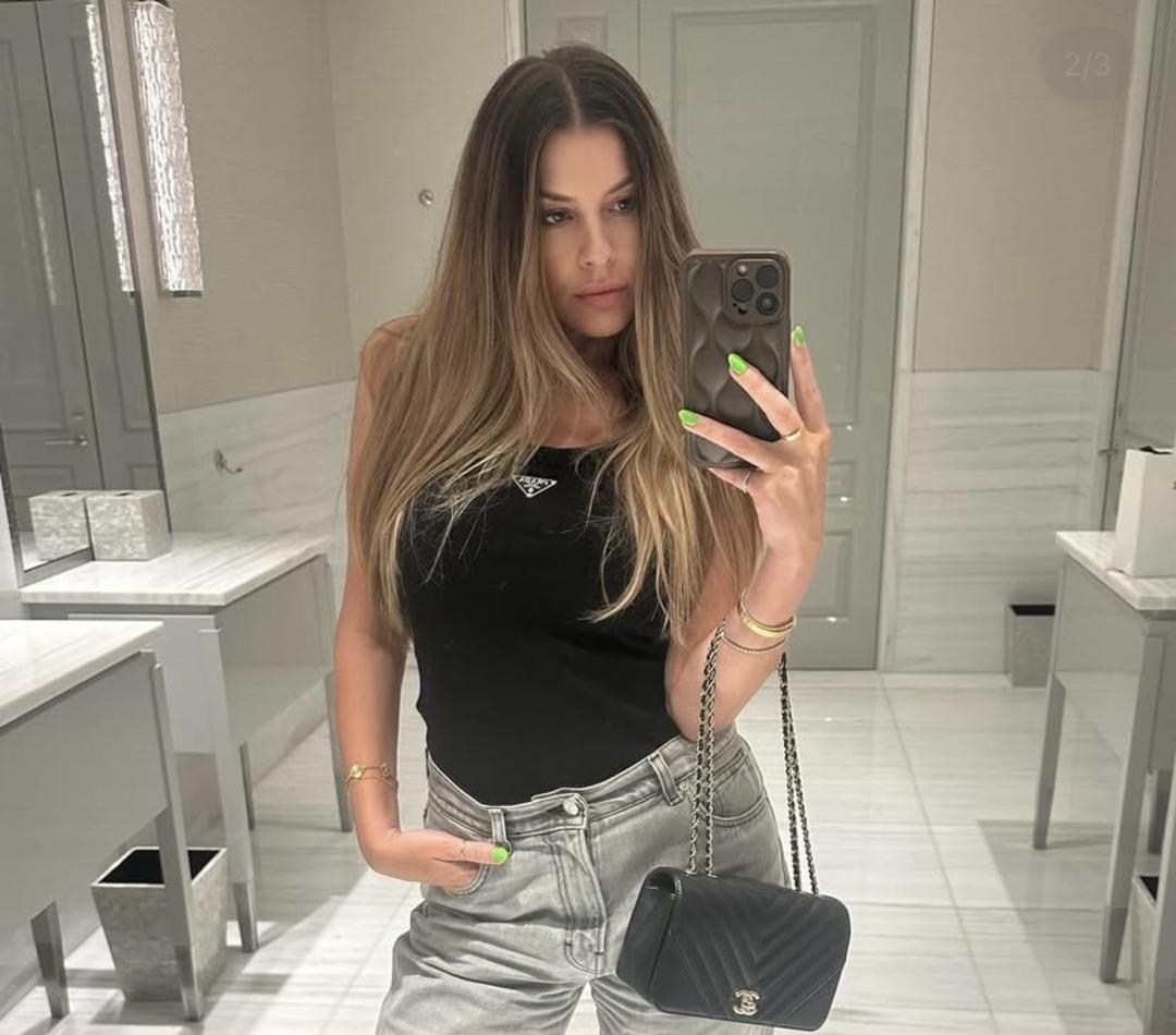 Dünyaca ünlü isimler Türkiye’ye estetik için akın ediyor! İngiltere’nin ünlü mankeni Imogen Thomas estetik için Türkiye’de... 4