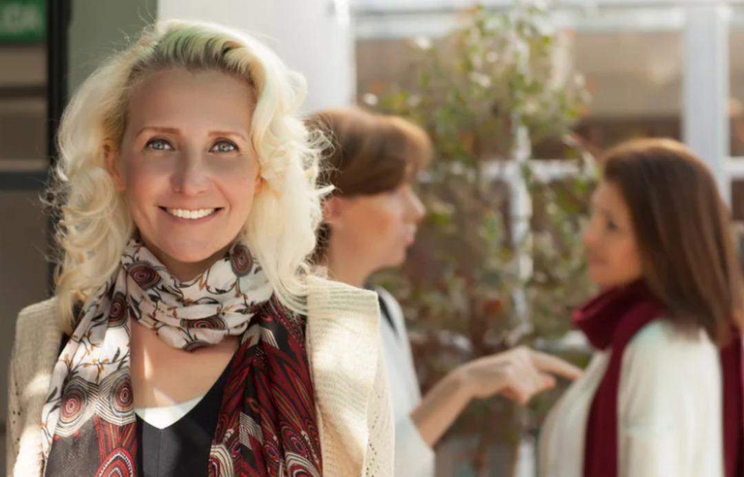 Tarz görünmek bu kadar kolay! Fular kullanmanın tarzınıza katacağı 10 büyük fark 1