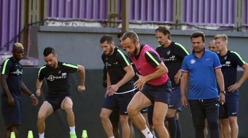 Osmanlıspor'da 4 futbolcunun s&ouml;zleşmeleri fesh edildi