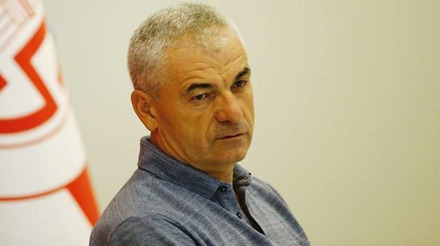 Rıza &Ccedil;alımbay: 'C&uuml;neyt &Ccedil;akır beni hayretler i&ccedil;inde bıraktı'