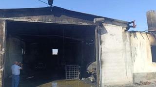 Depoda çıkan yangında 2 traktör, ev ve gübreler yandı