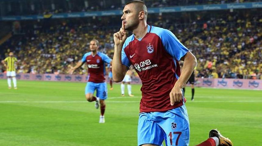 Burak Yılmaz Fenerbah&ccedil;e ma&ccedil;ında sakatlandı ve oyuna devam edemedi