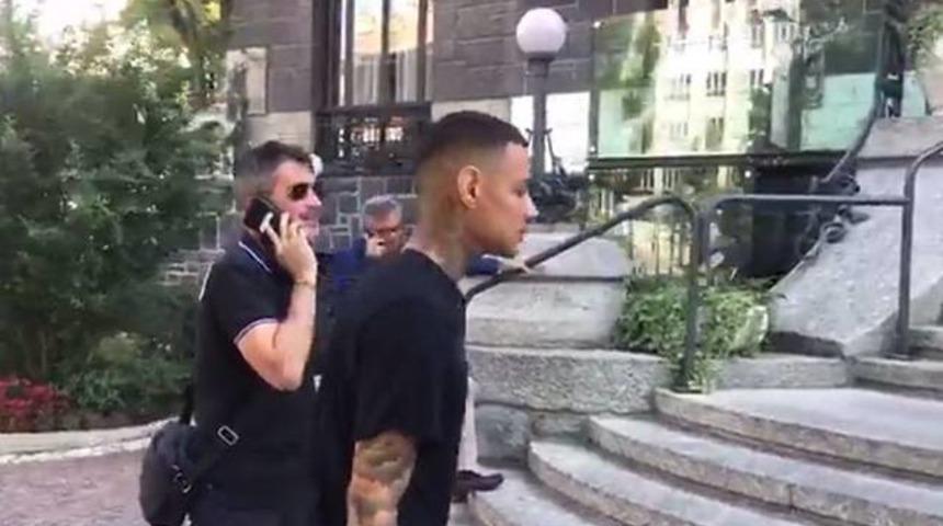 Van der Wiel Cagliari i&ccedil;in sağlık kontrol&uuml;nden ge&ccedil;ti