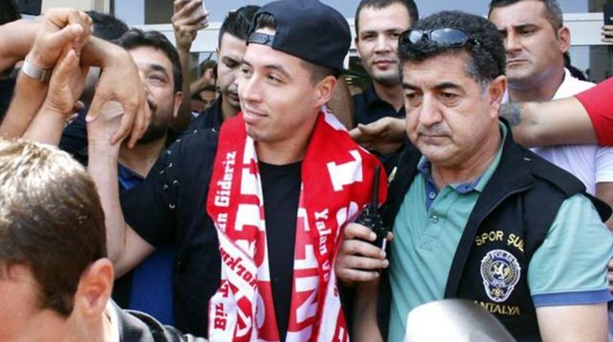 Antalyaspor Samir Nasri transferini resmen a&ccedil;ıkladı
