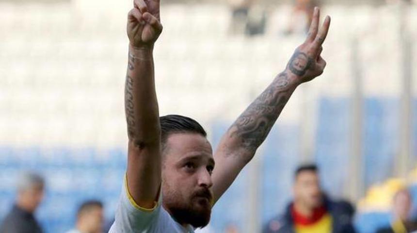 Deniz Naki Cumhurbaşkanı'na hakaret gerek&ccedil;esiyle g&ouml;zaltına alındı