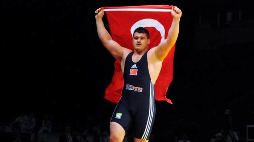 Rıza Kayaalp D&uuml;nya Şampiyonu