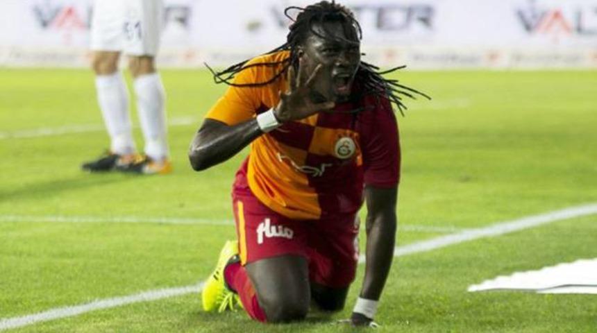 Galatasaray y&ouml;netimi 50 bin Gomis maskesi dağıtacak
