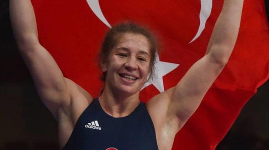 Yasemin Adar'dan tarihi başarı