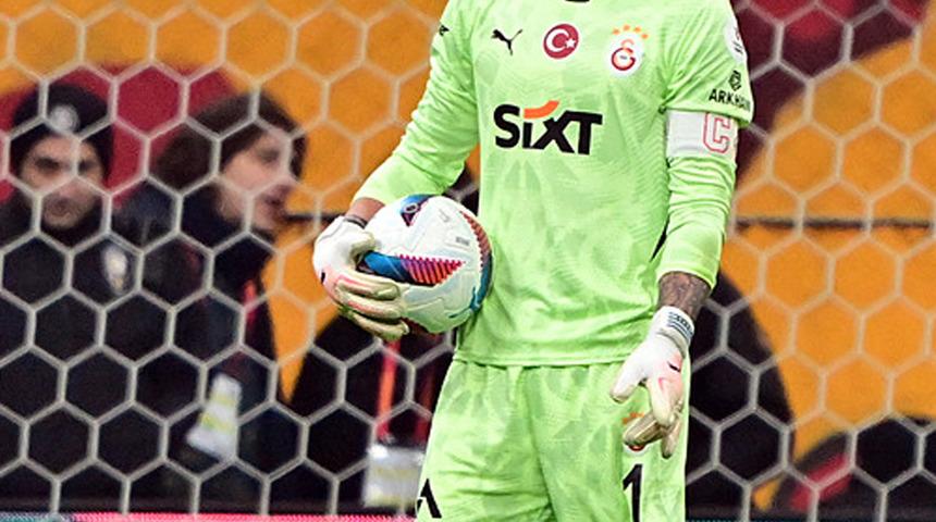 Galatasaray'dan kaleye sürpriz isim! Dünya futbolunun yakından tanıdığı yıldız geliyor