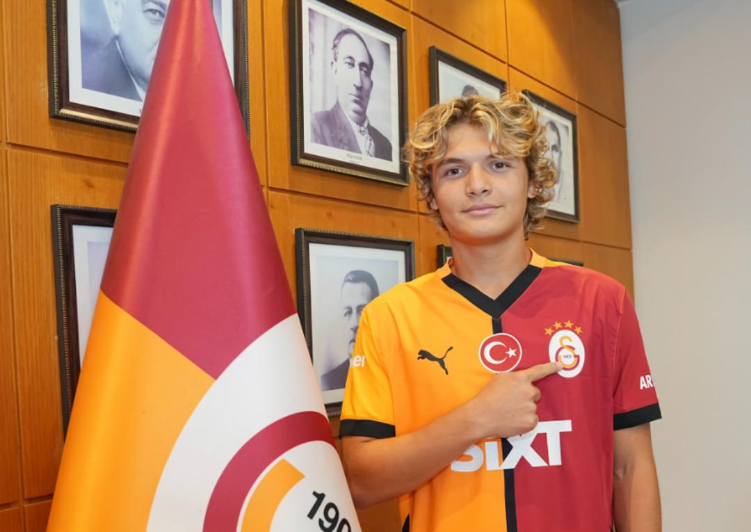Efe Akman, Galatasaray dan sürpriz takıma imzaya gidiyor! 1